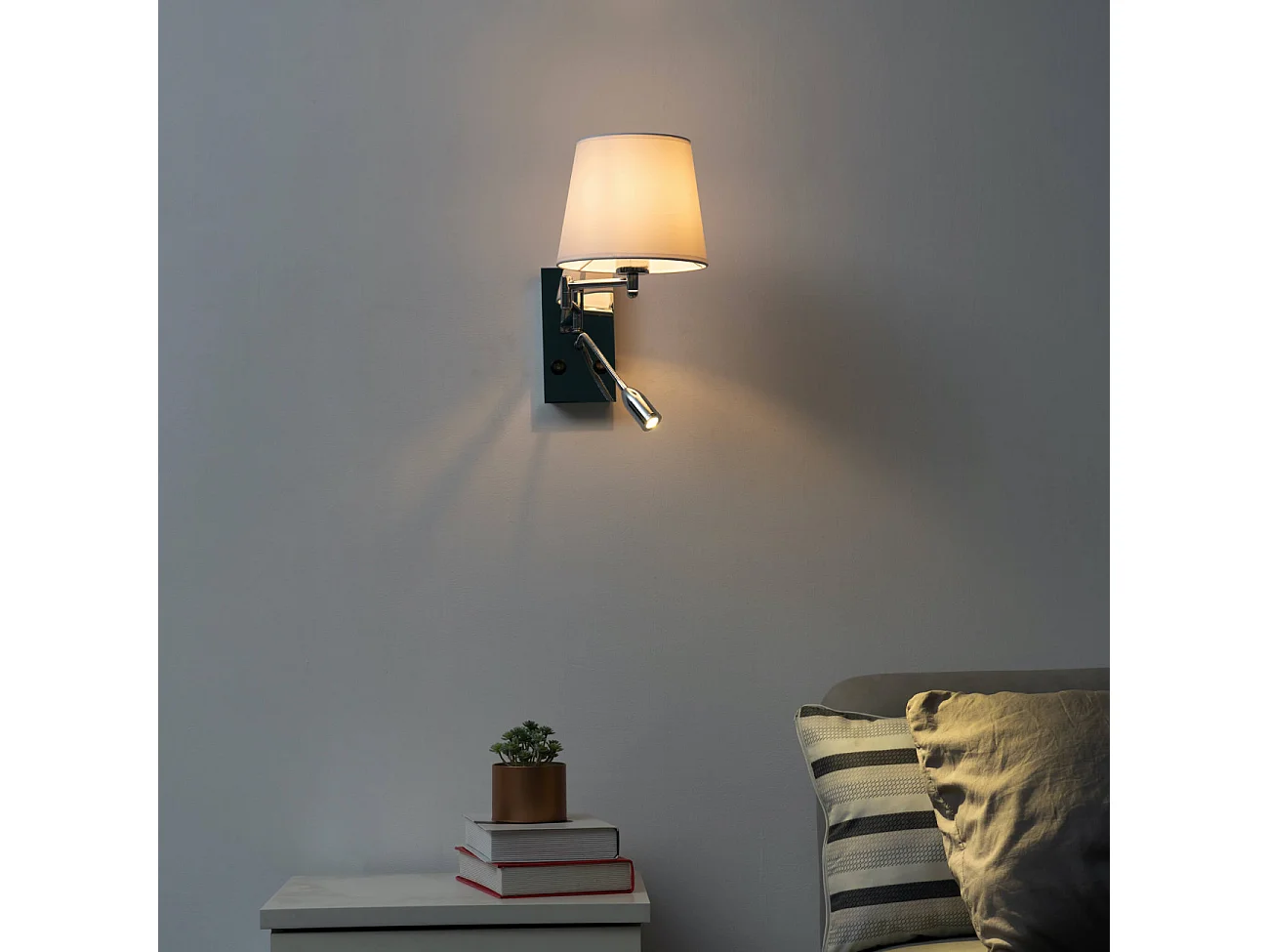 Applique murale liseuse métal chromé et tissu blanc - Aras