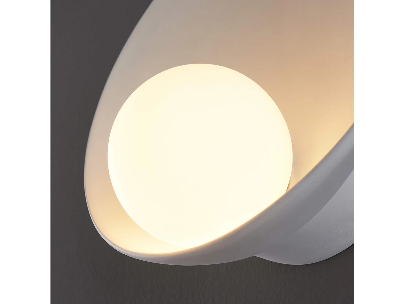 Applique coupole minimaliste avec boule en verre - Gino