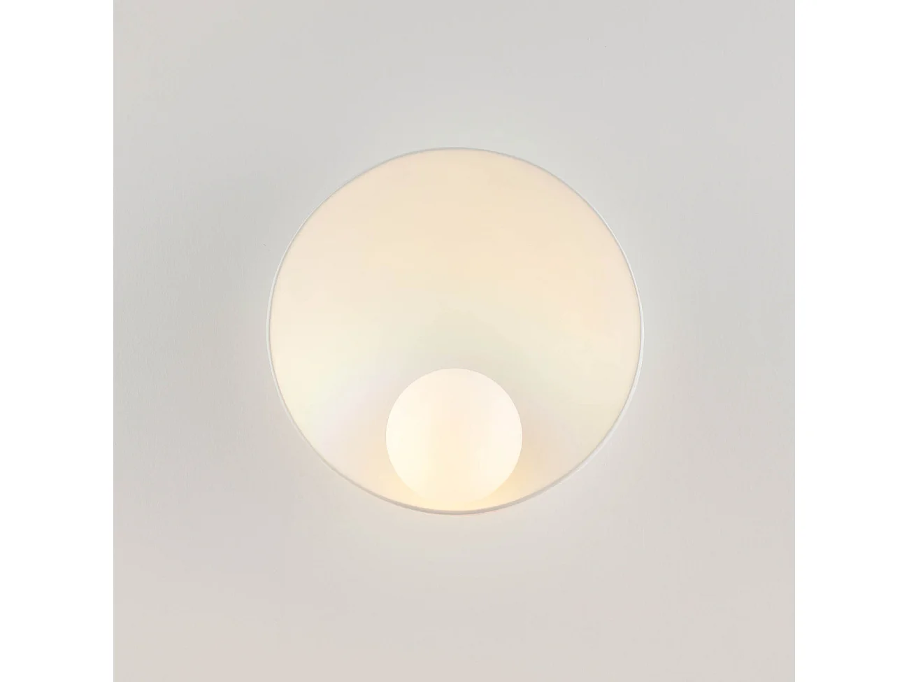 Applique coupole minimaliste avec boule en verre - Gino