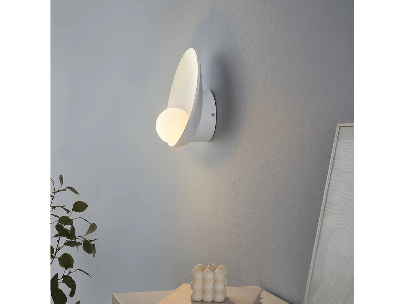 Applique coupole minimaliste avec boule en verre - Gino