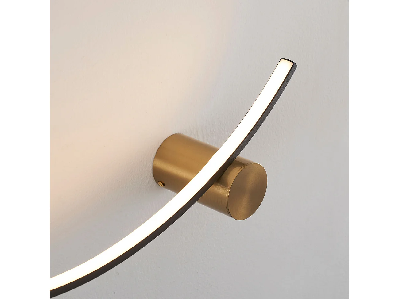 Applique LED demi cercle noir support laiton - Curva
