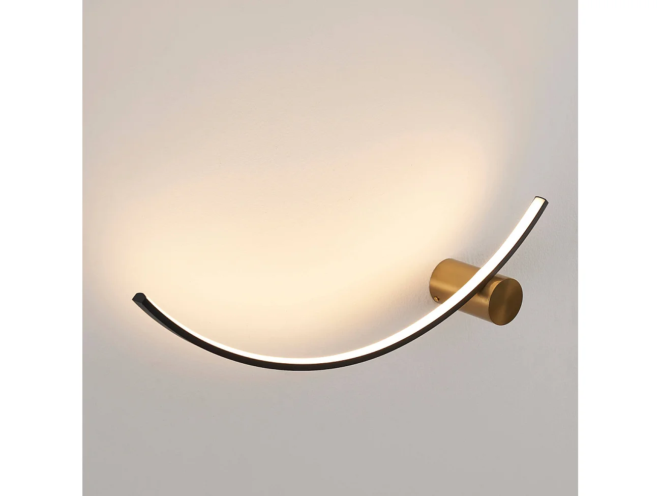 Applique LED demi cercle noir support laiton - Curva