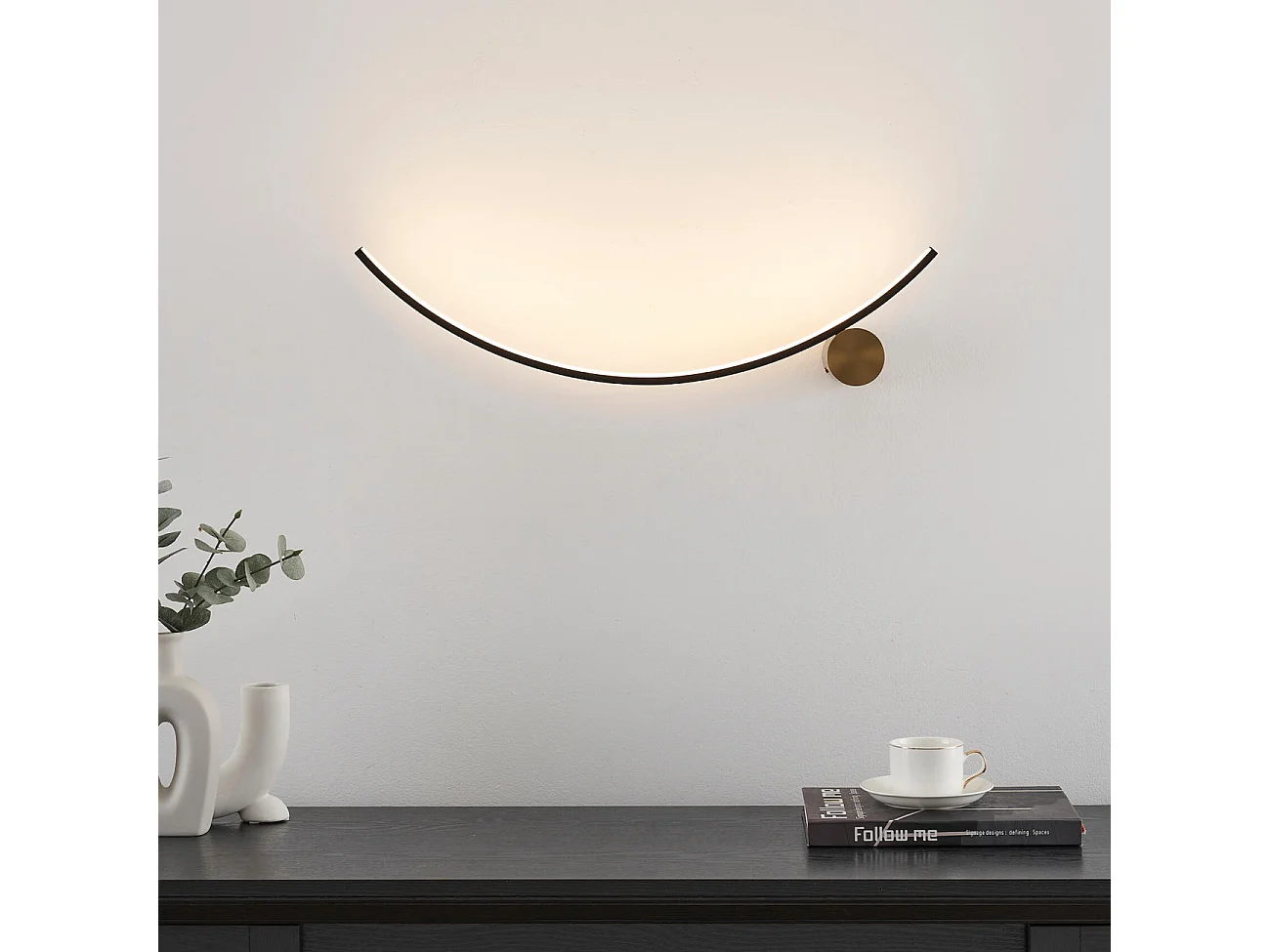 Applique LED demi cercle noir support laiton - Curva