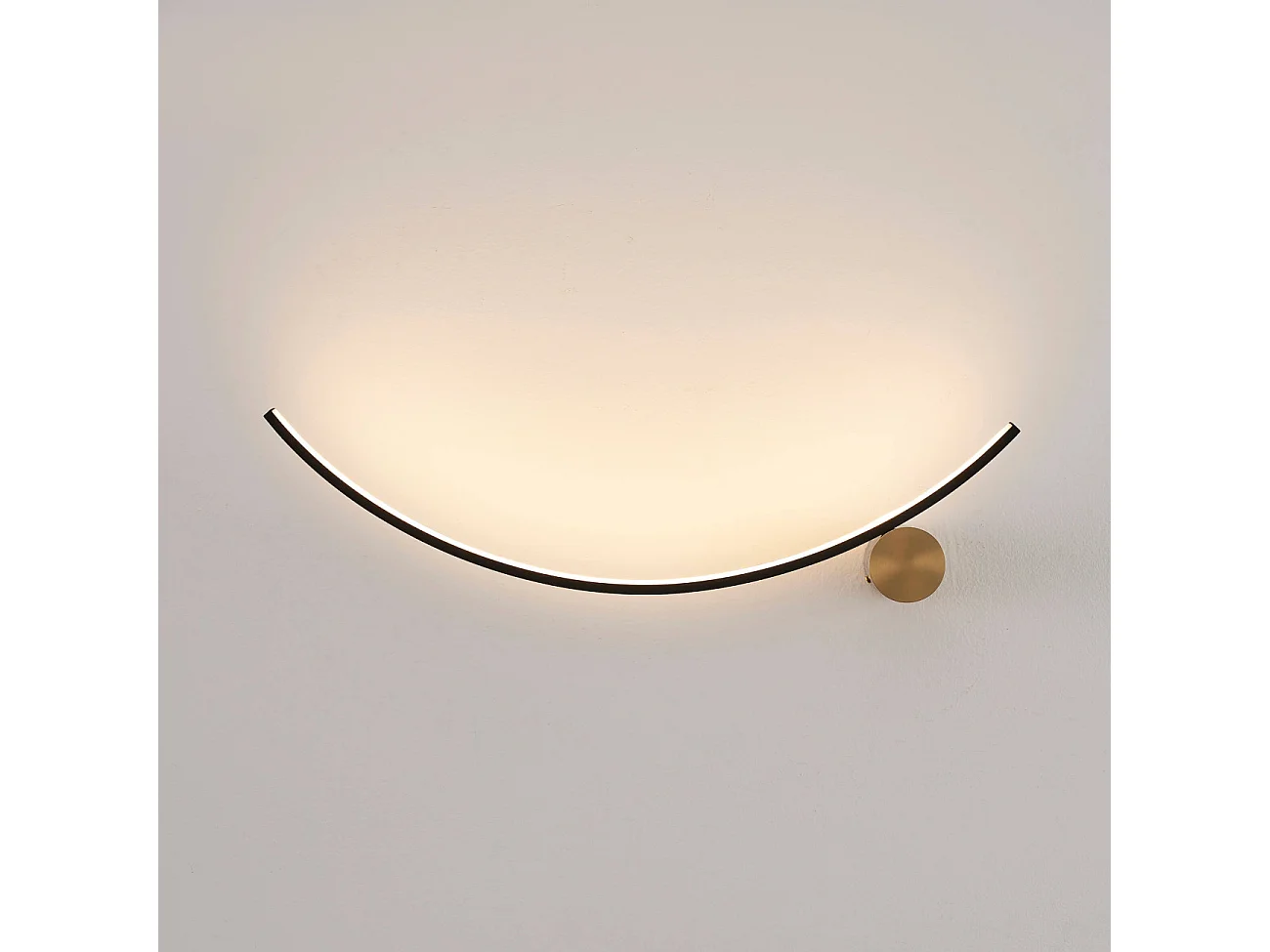 Applique LED demi cercle noir support laiton - Curva