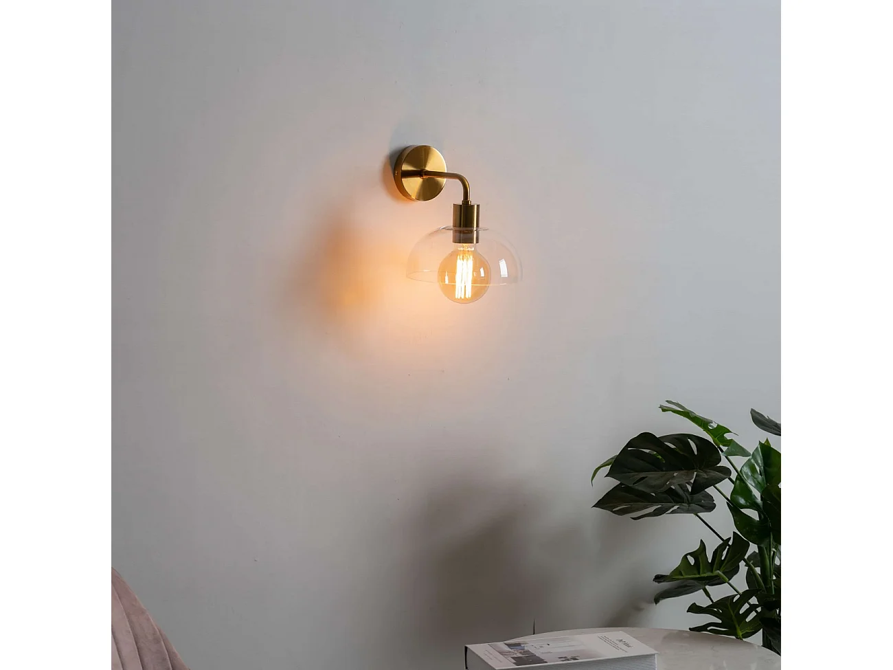 Applique dorée et abat-jour verre - Eloise