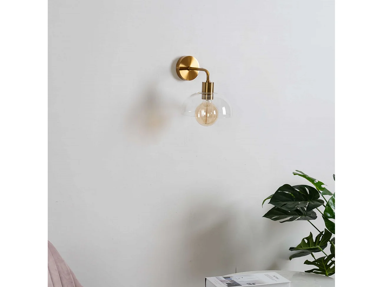 Applique dorée et abat-jour verre - Eloise