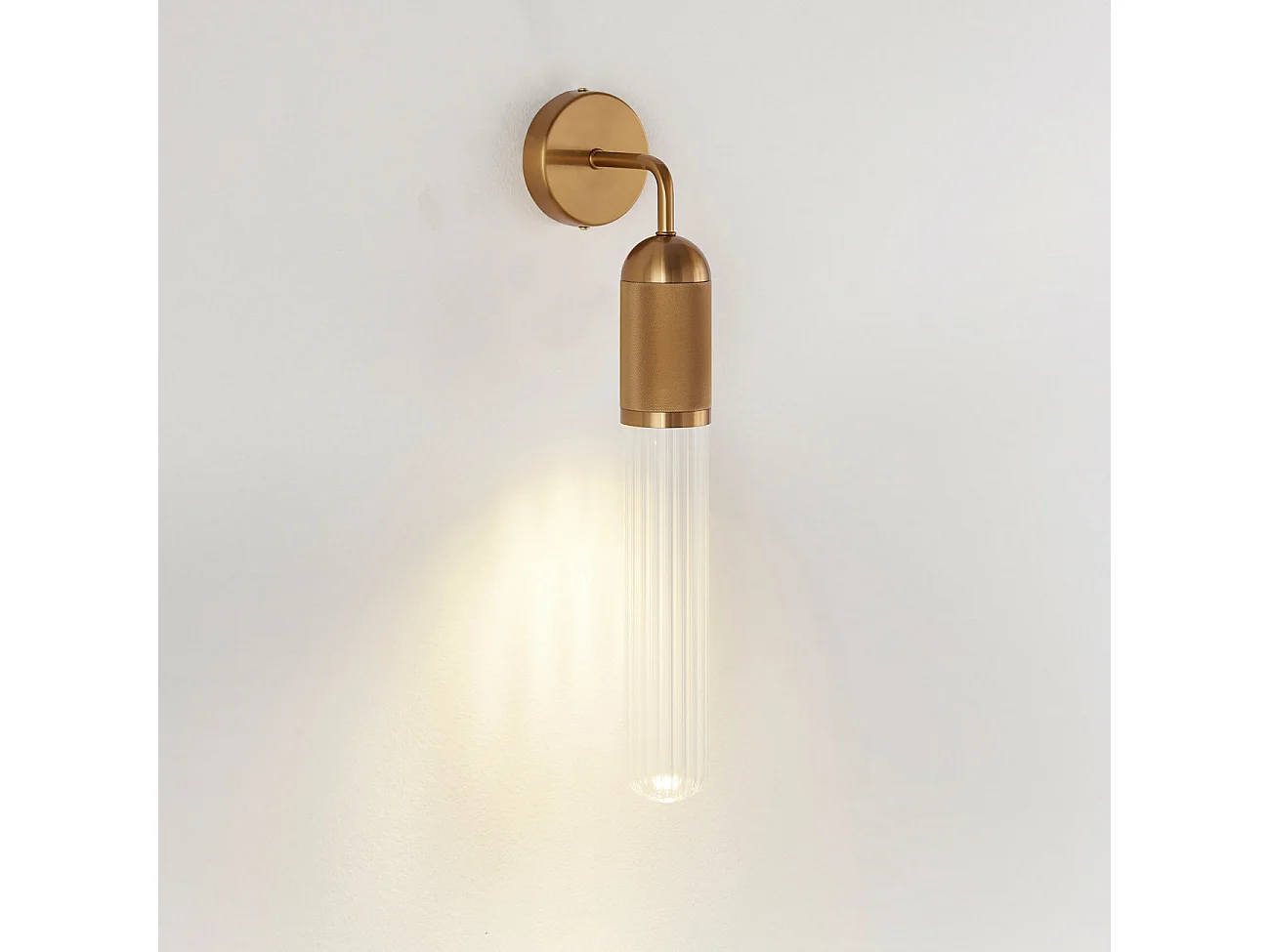 Applique tendance dorée éclairage simple - Hita