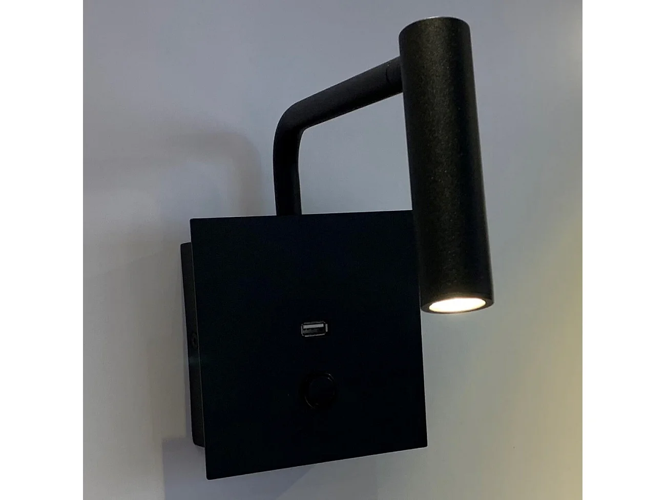 Liseuse noire pratique et moderne LED et port USB intégré - Miami