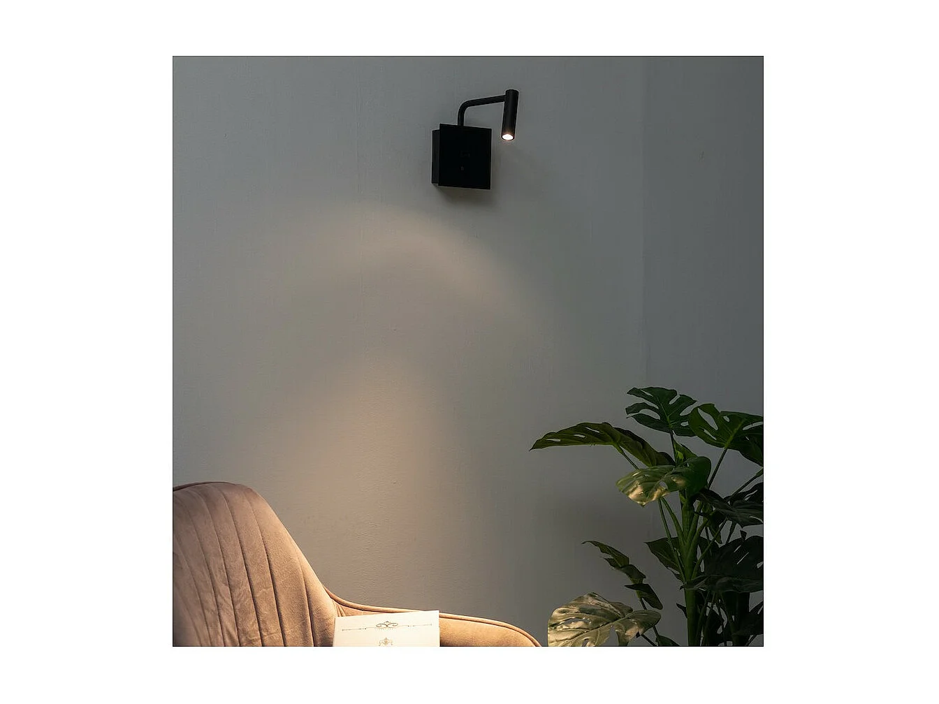 Liseuse noire pratique et moderne LED et port USB intégré - Miami