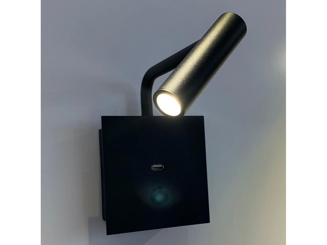 Liseuse noire pratique et moderne LED et port USB intégré - Miami