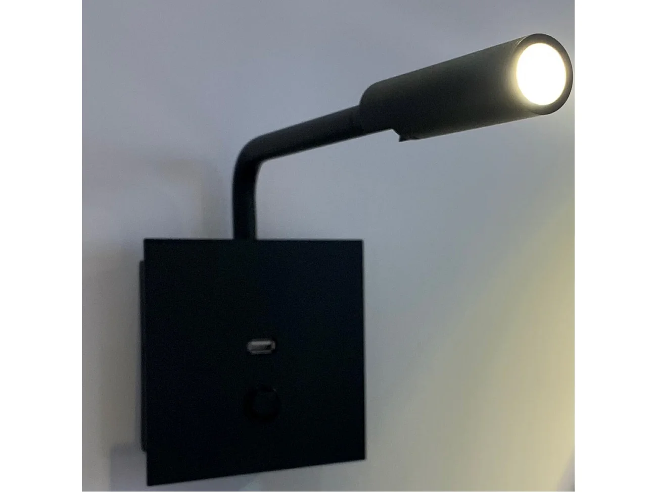 Liseuse noire pratique et moderne LED et port USB intégré - Miami