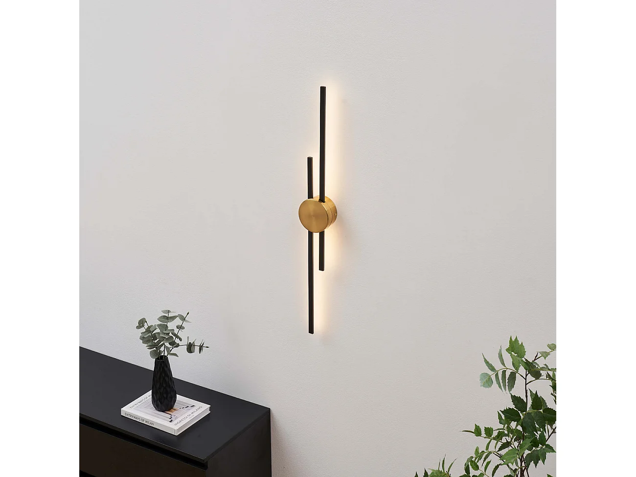 Grande applique noire et laiton aux lignes épurées 89 cm - Pia