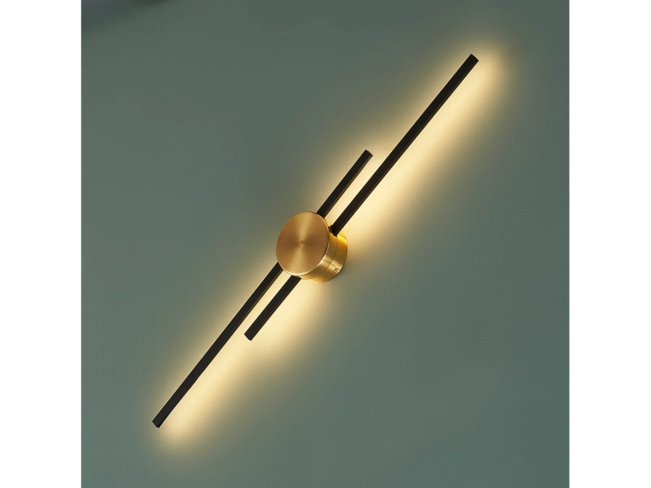 Grande applique noire et laiton aux lignes épurées 89 cm - Pia