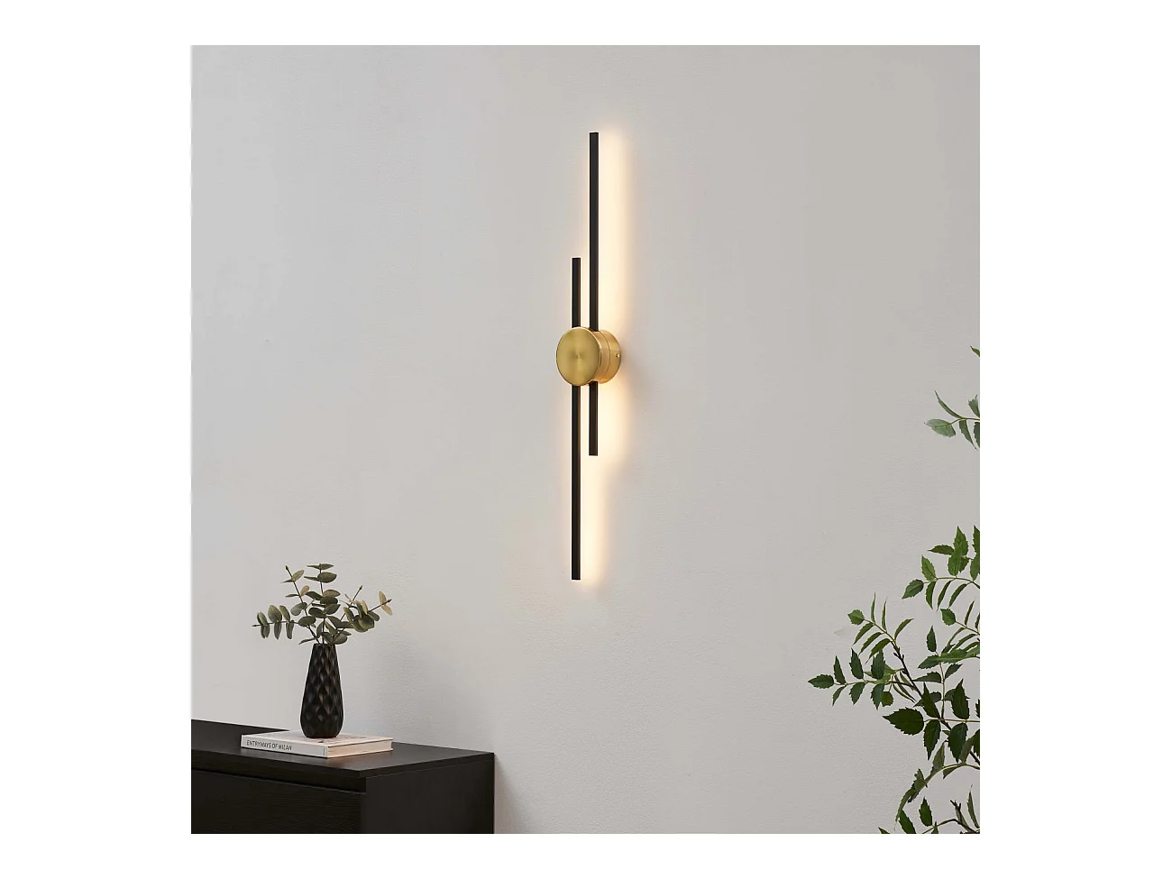 Grande applique noire et laiton aux lignes épurées 89 cm - Pia