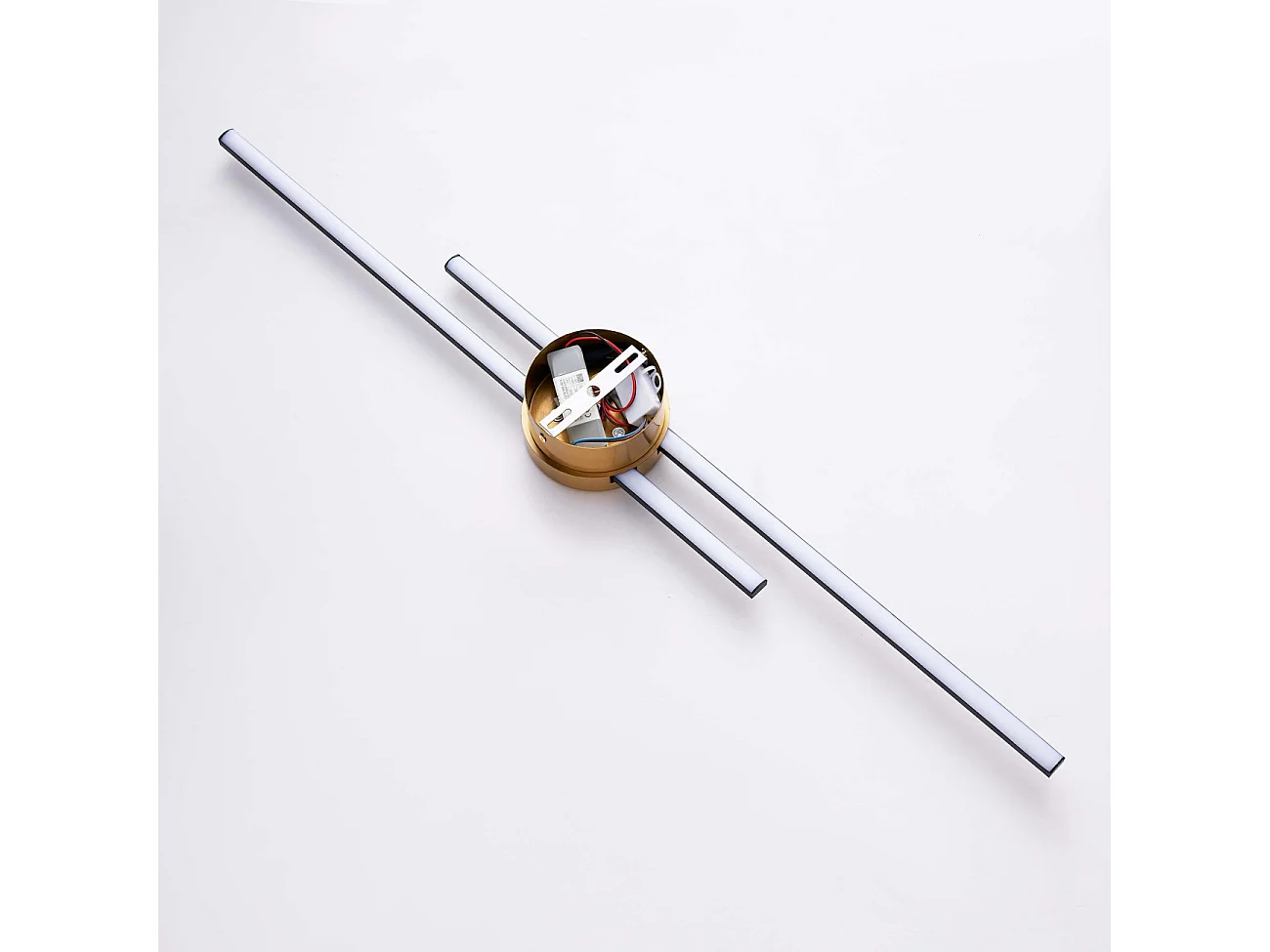 Grande applique noire et laiton aux lignes épurées 89 cm - Pia