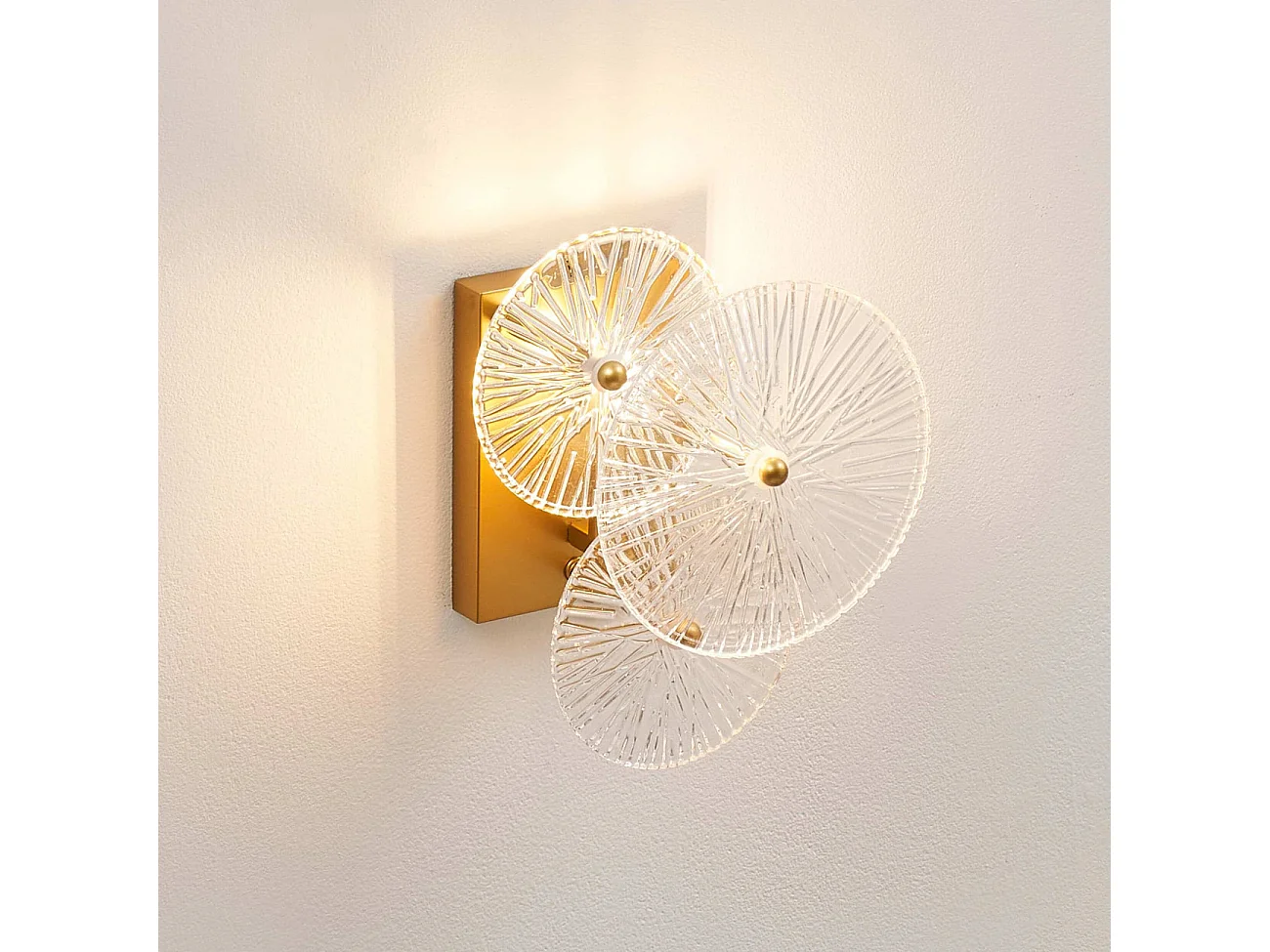 Applique murale chic métal doré brillant et verre - Emilia