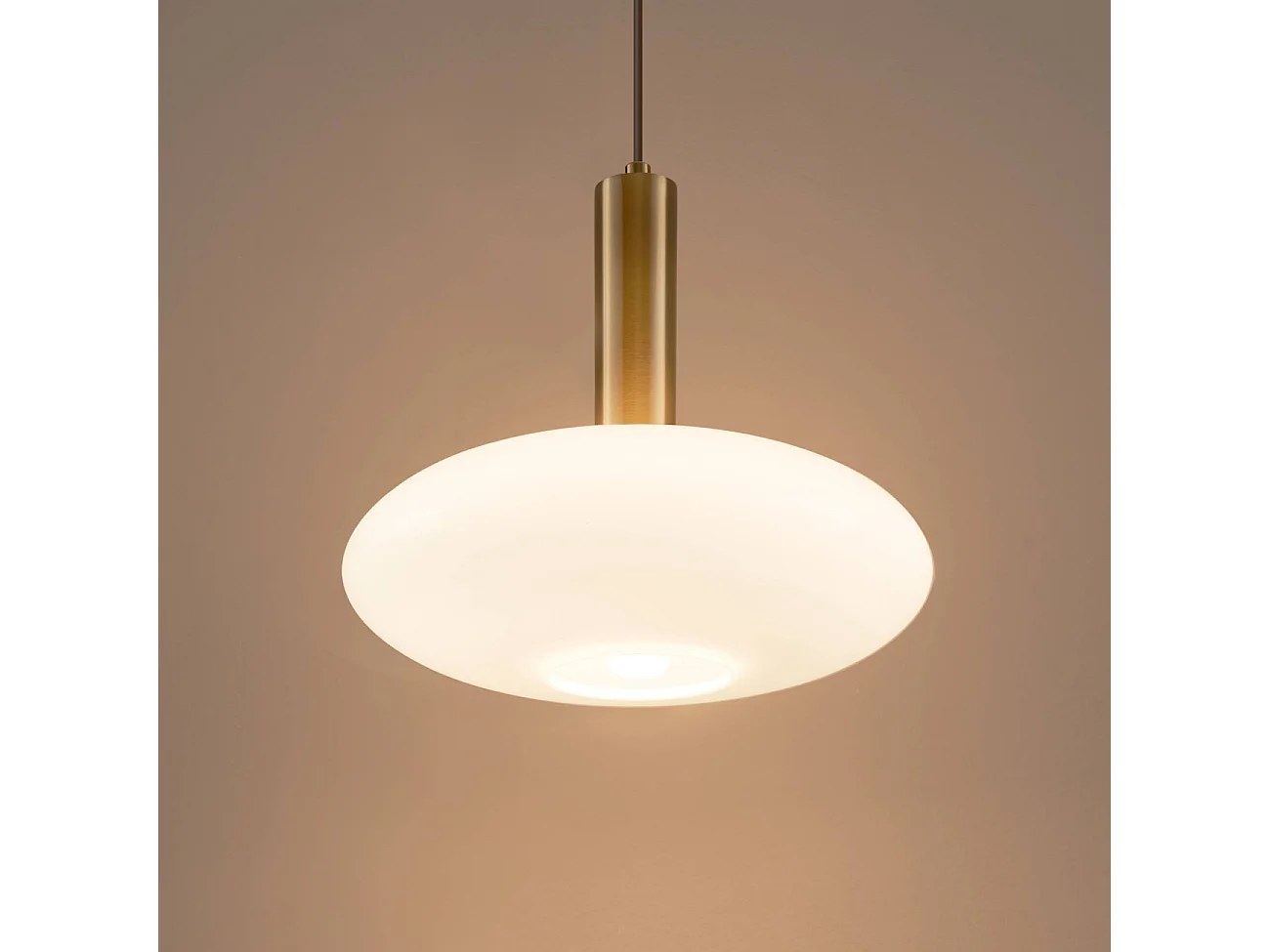 Suspension métal laiton et verre opale - Zinnia