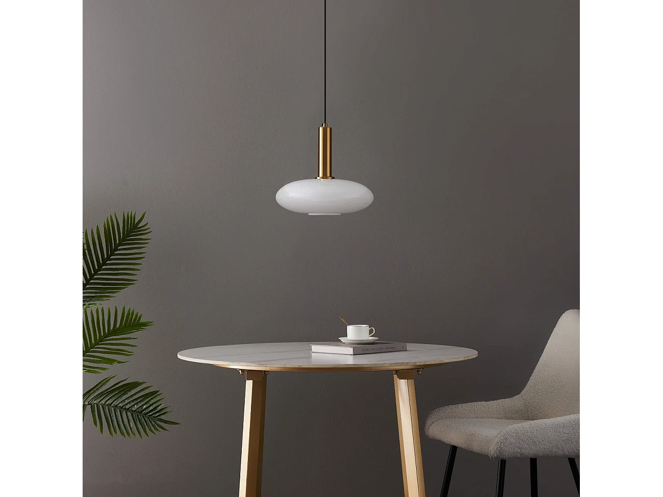 Suspension métal laiton et verre opale - Zinnia