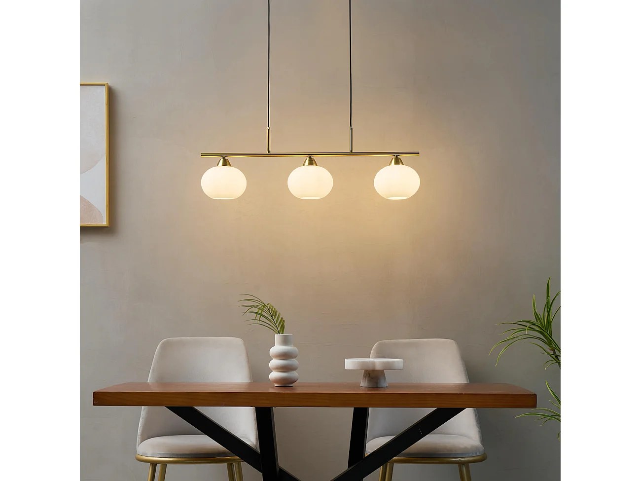 Suspension triple dorée abat-jours en verre blanc - Alcyone