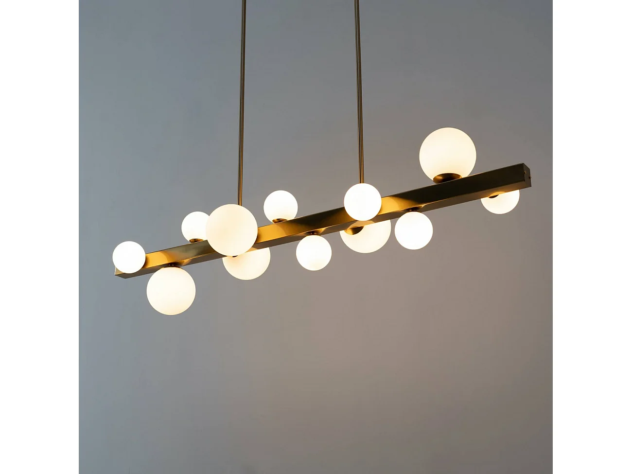 Grande suspension à 12 sphères blanches - Oromia