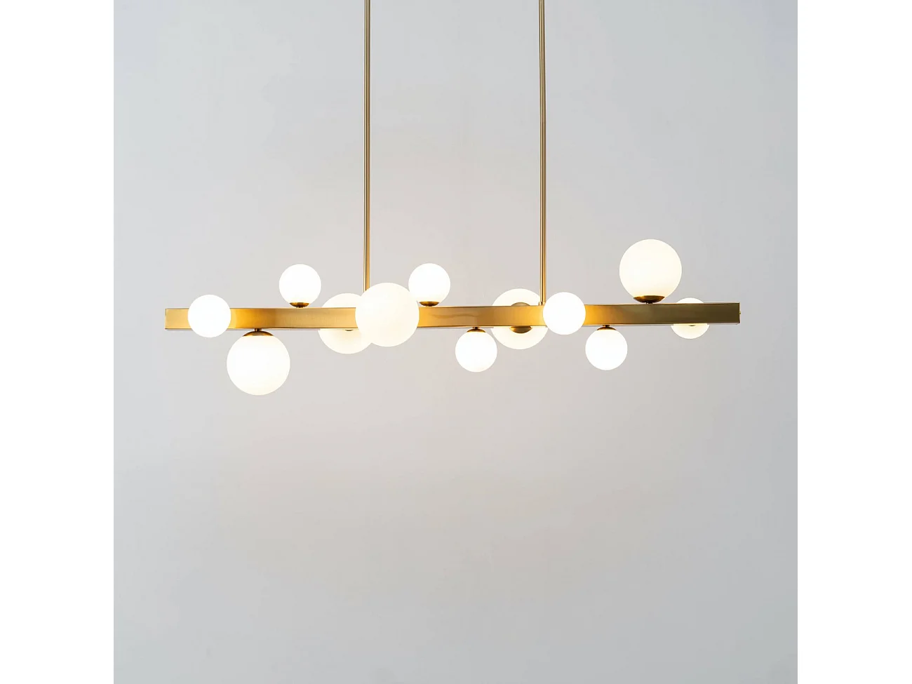 Grande suspension à 12 sphères blanches - Oromia