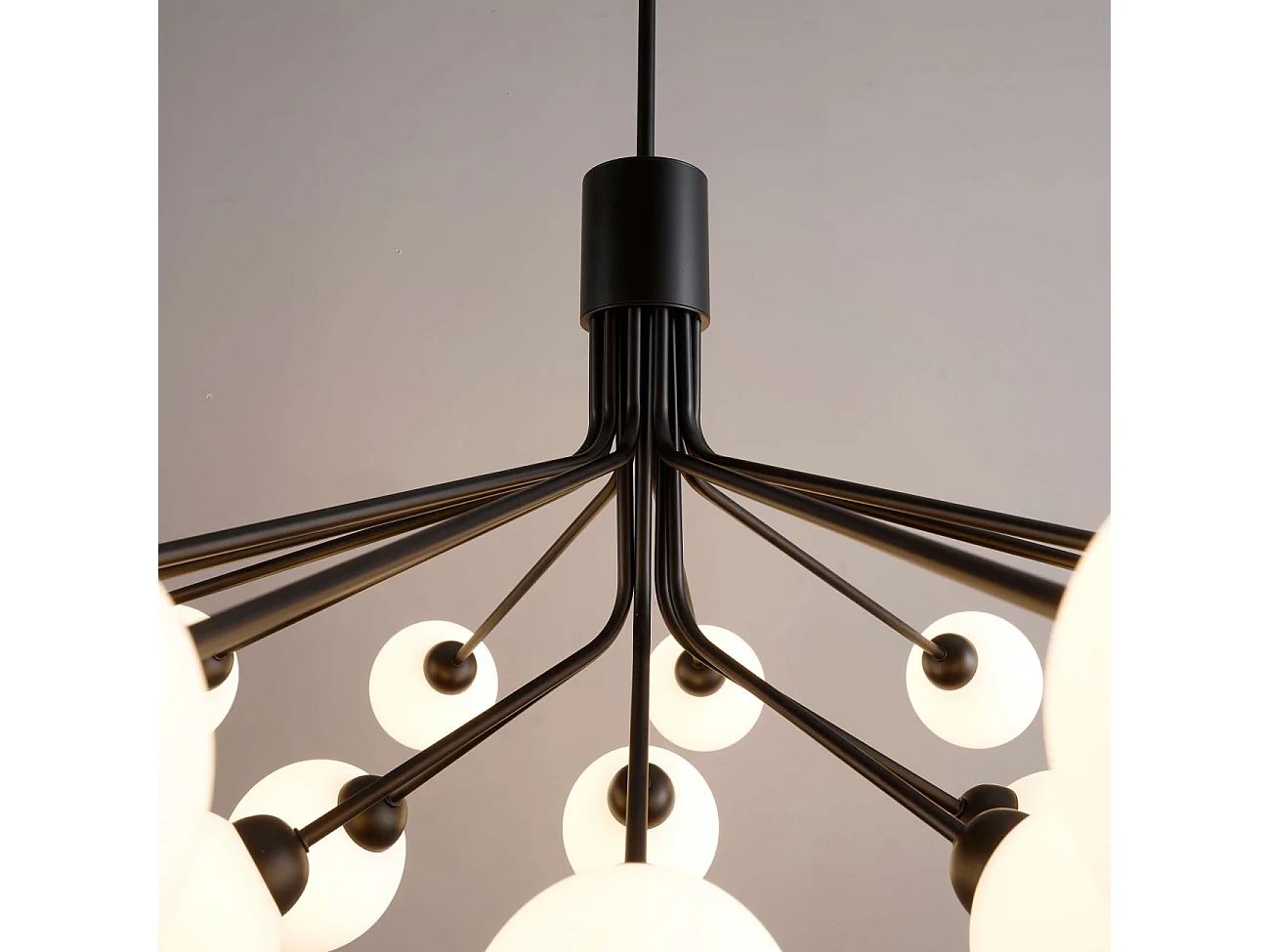 Grande suspension élégante noire à 18 boules - Audrey