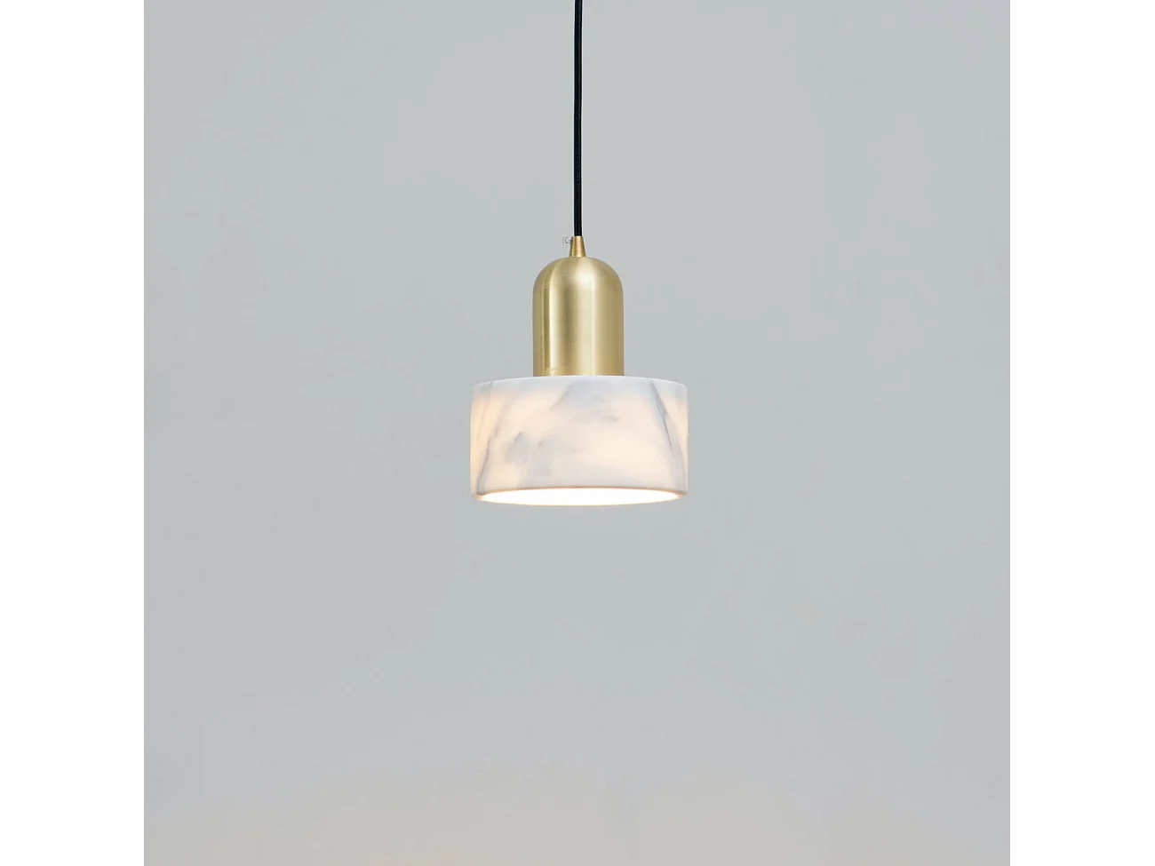 Suspension cylindrique marbre et métal doré  - Meryl