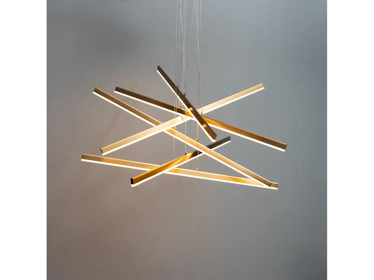 Grande suspension dorée à bras entrecroisés - Cynthia