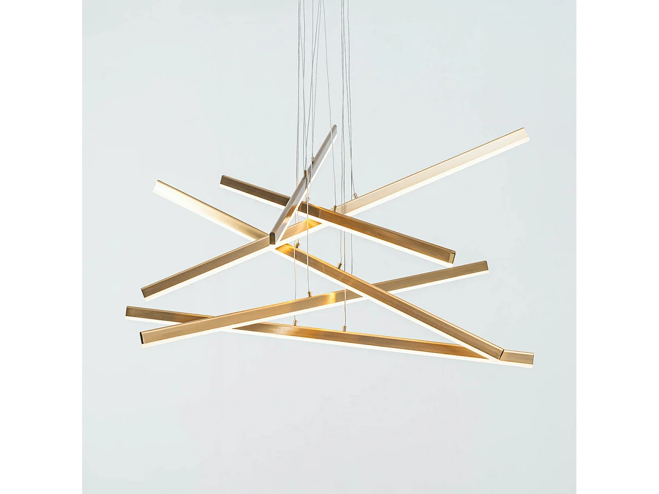 Grande suspension dorée à bras entrecroisés - Cynthia