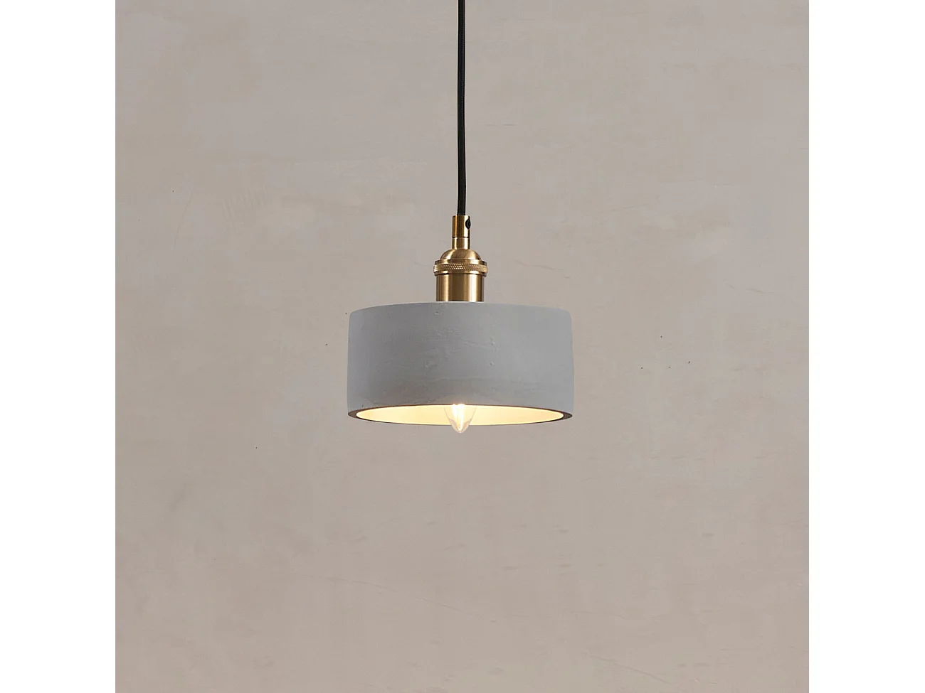 Suspension avec petit abat-jour en béton gris 16 cm - Liko