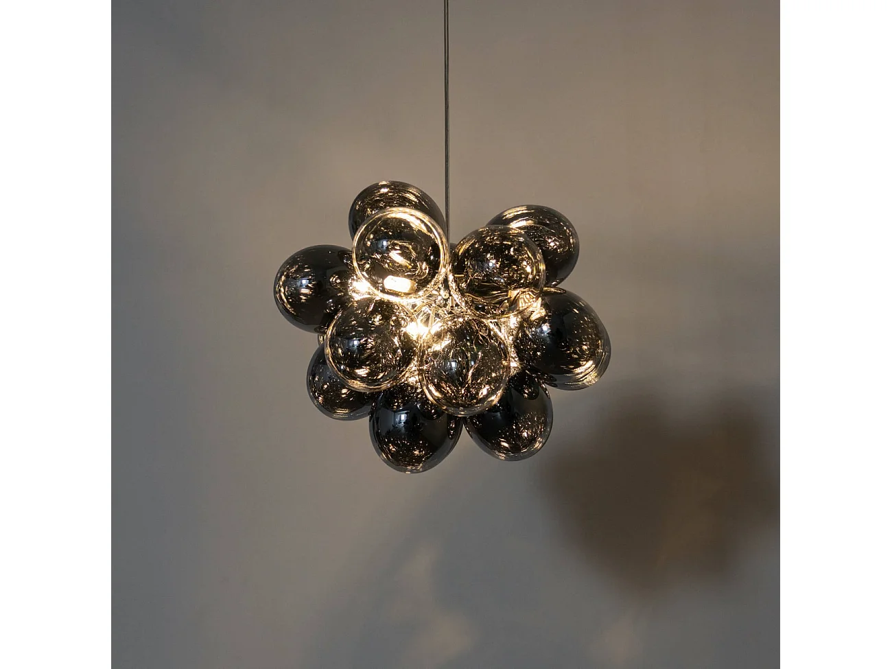 Suspension moderne à 17 verres noirs fumés - Bartali