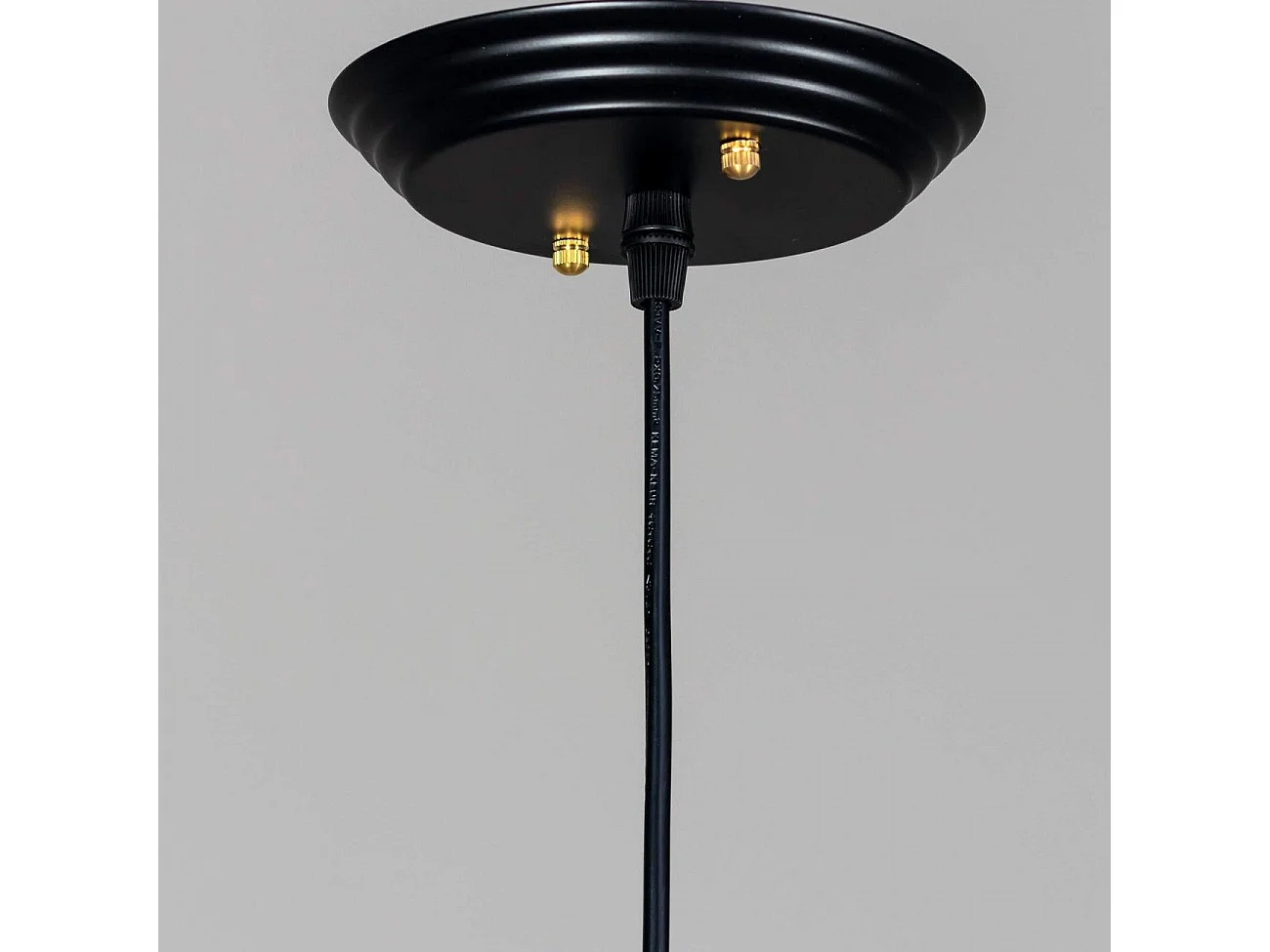 Suspension design noire industrielle - Xena