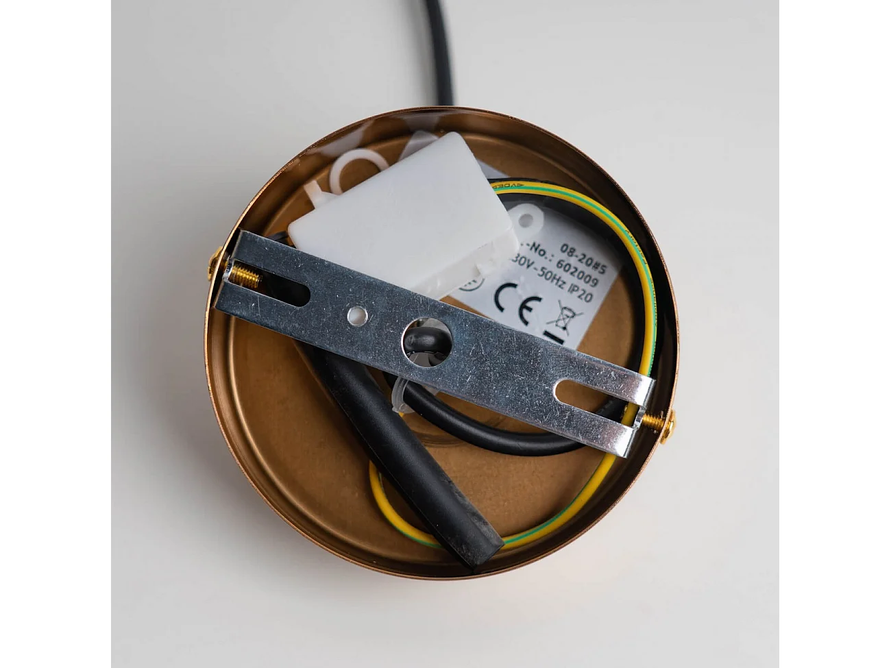 Suspension laiton à 4 sphères en verre blanc - Giovanna