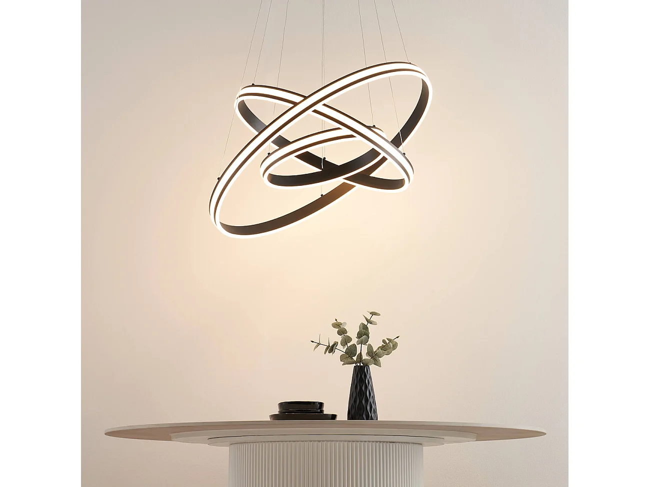 Grande suspension noire triple anneaux dimmable - Maroggia