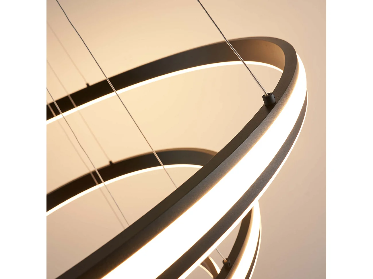 Grande suspension noire triple anneaux dimmable - Maroggia