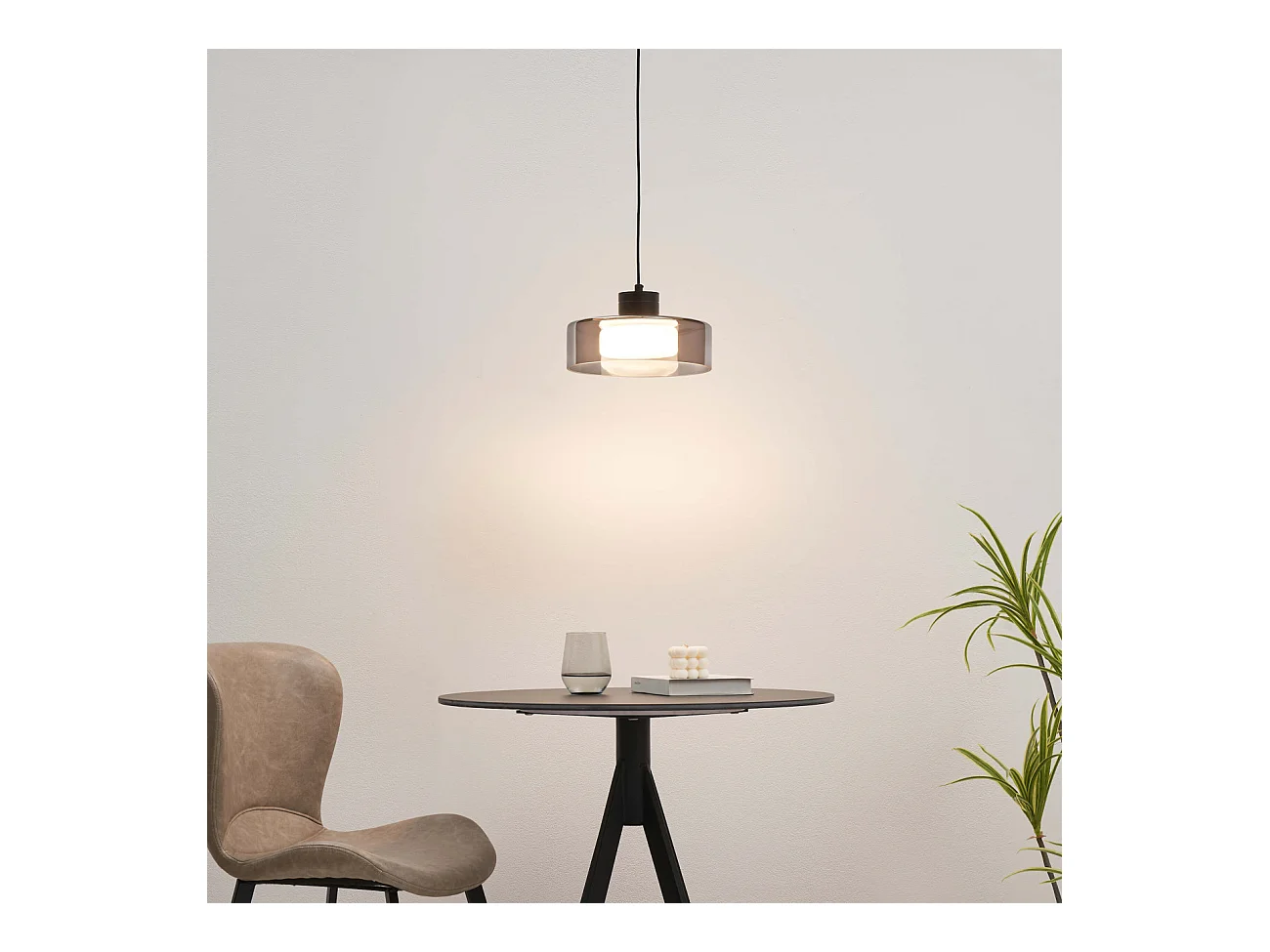 Suspension noire minimaliste verre fumé et LED intégrée - Valdo