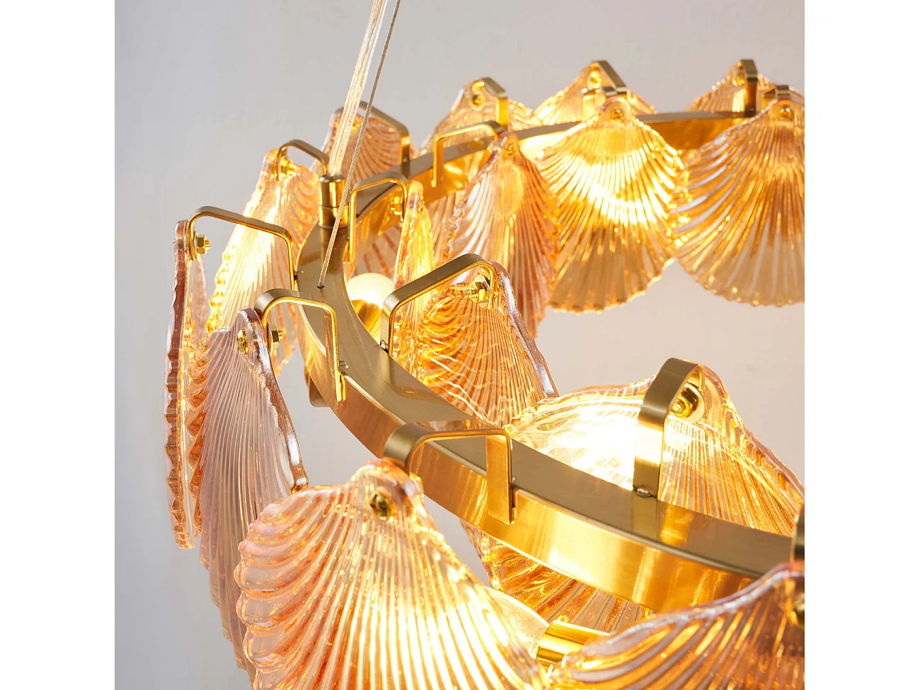 Suspension coquillage en verre structure dorée - Amanda