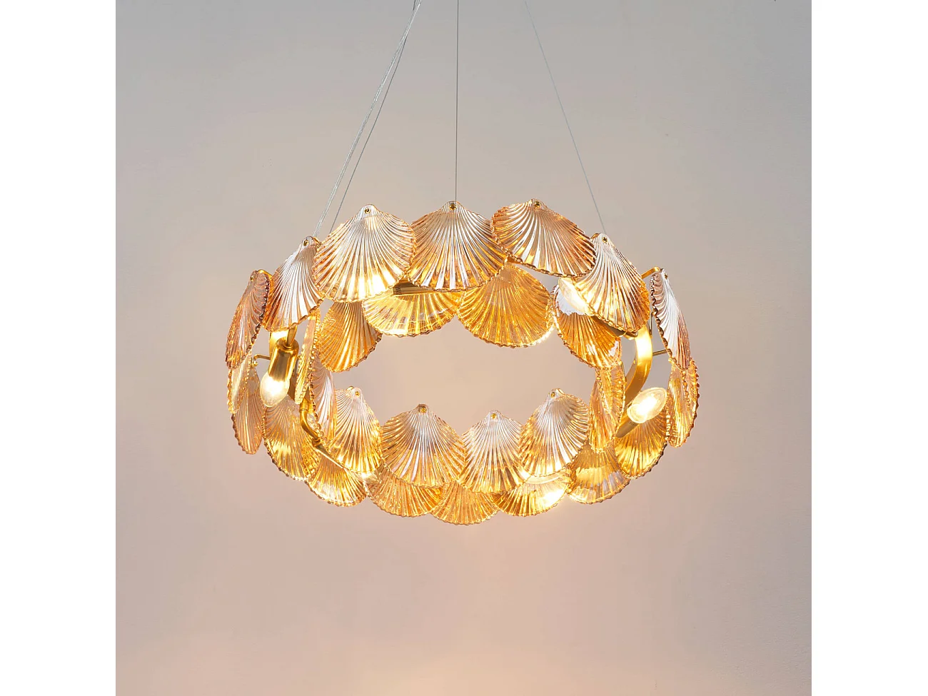 Suspension coquillage en verre structure dorée - Amanda