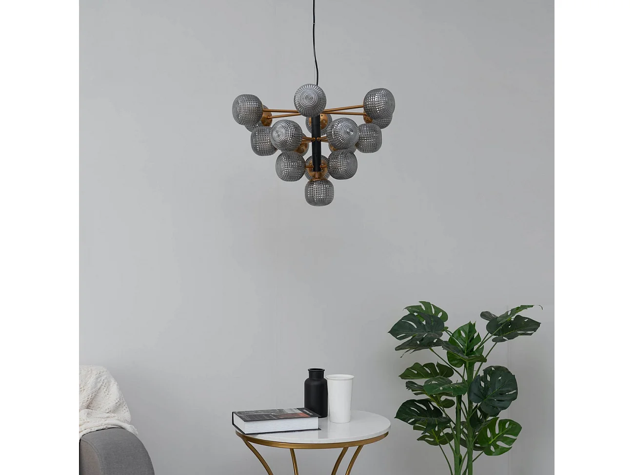 Grande suspension à 16 verres texturés fumés noirs - Anastasia