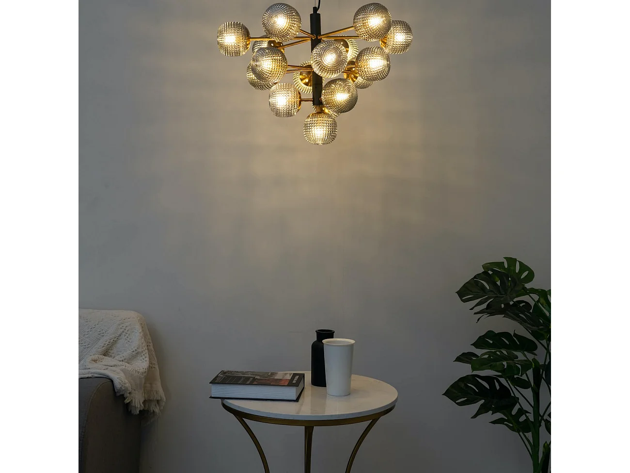 Grande suspension à 16 verres texturés fumés noirs - Anastasia