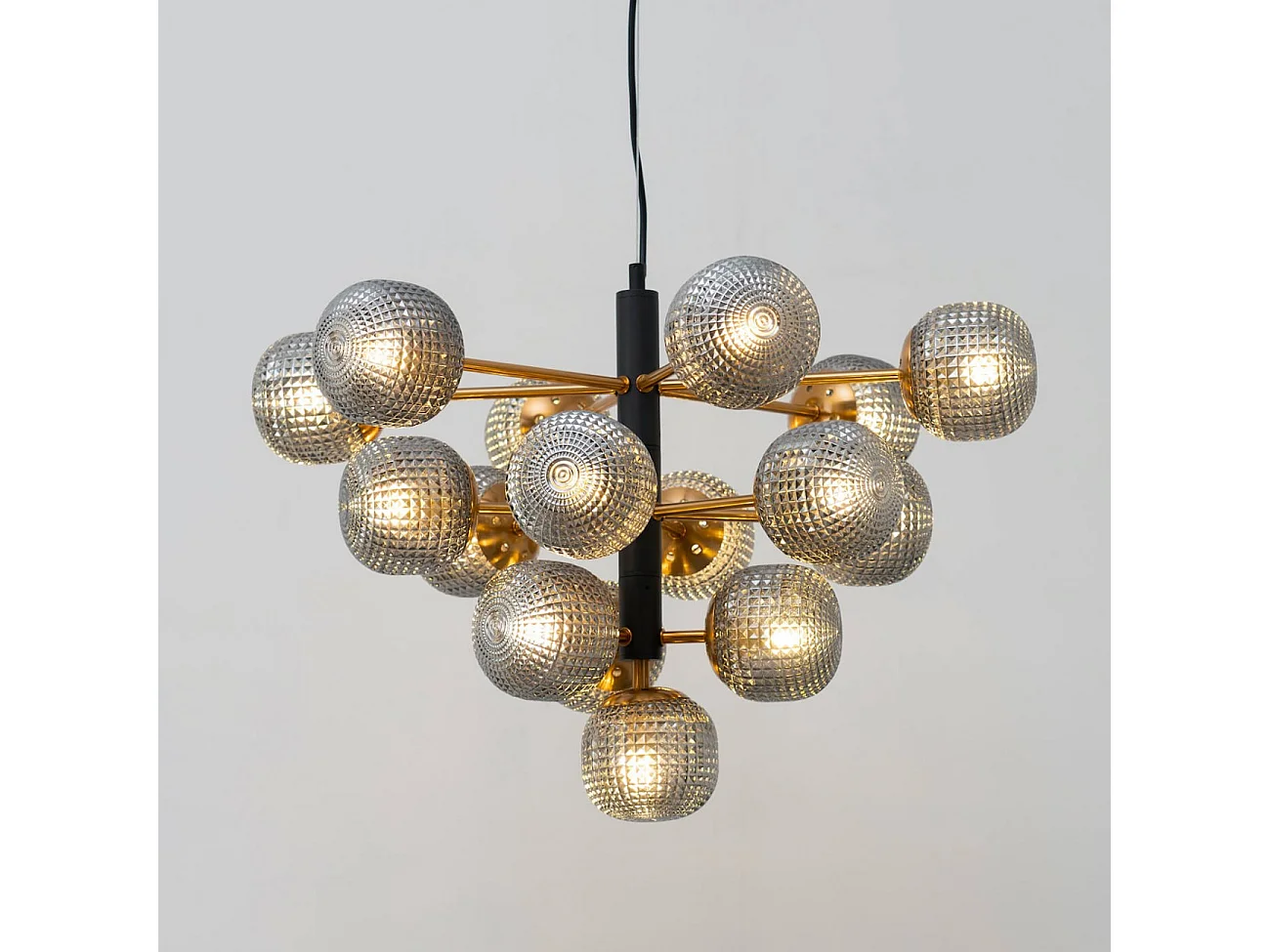 Grande suspension à 16 verres texturés fumés noirs - Anastasia