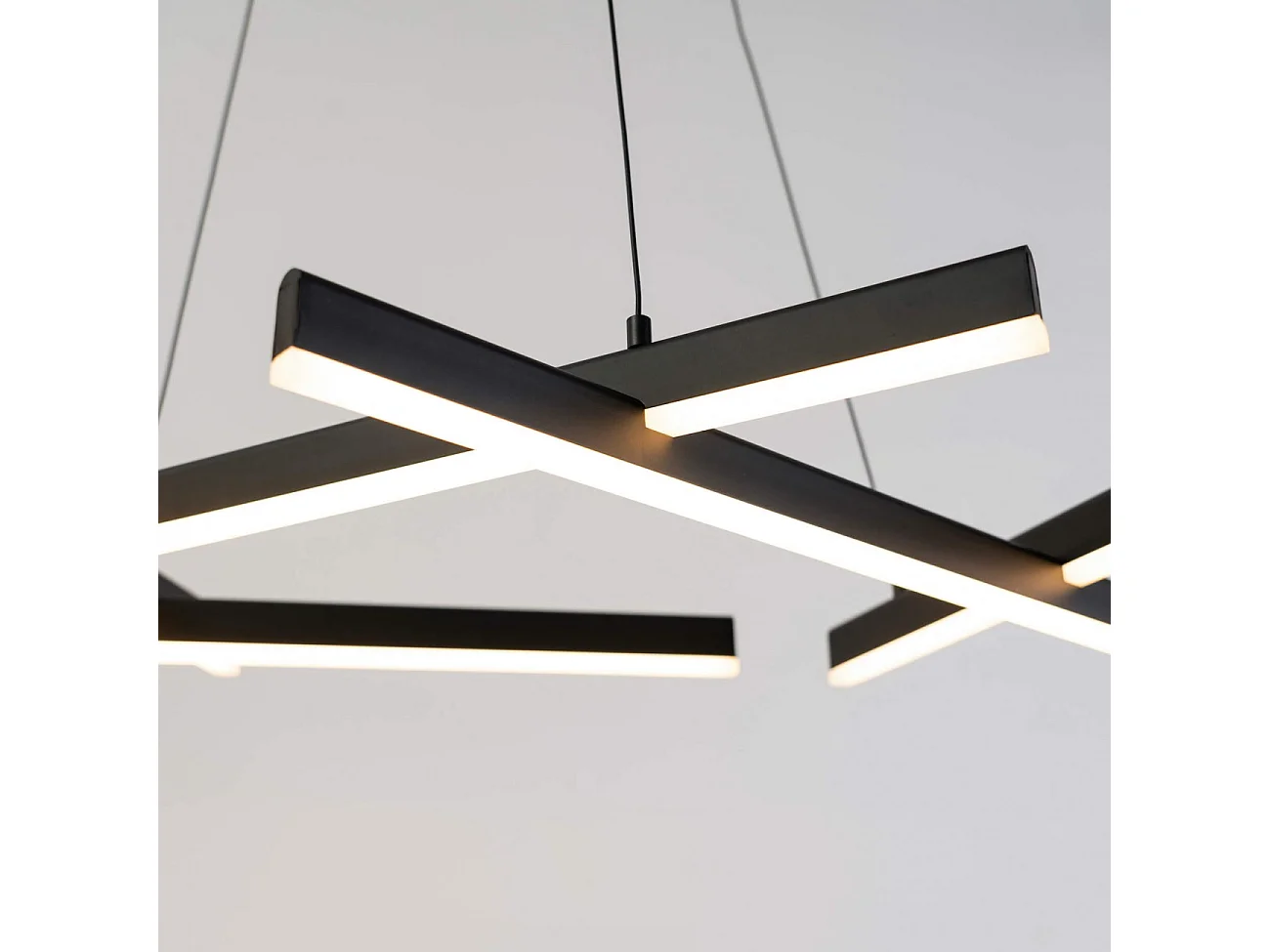 Suspension LED design à barres entrecroisées  - Taranto