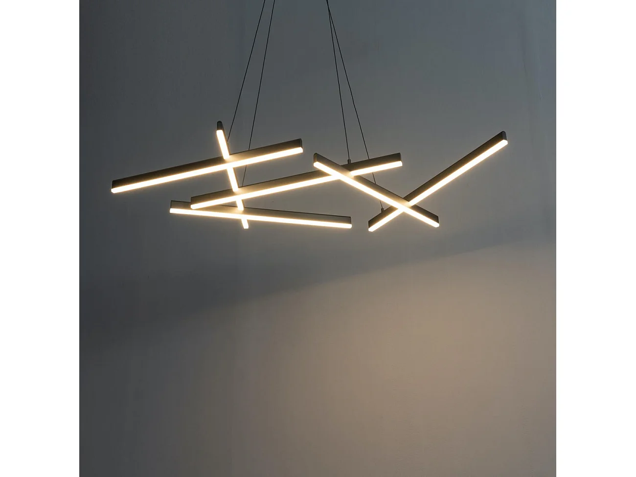 Suspension LED design à barres entrecroisées  - Taranto