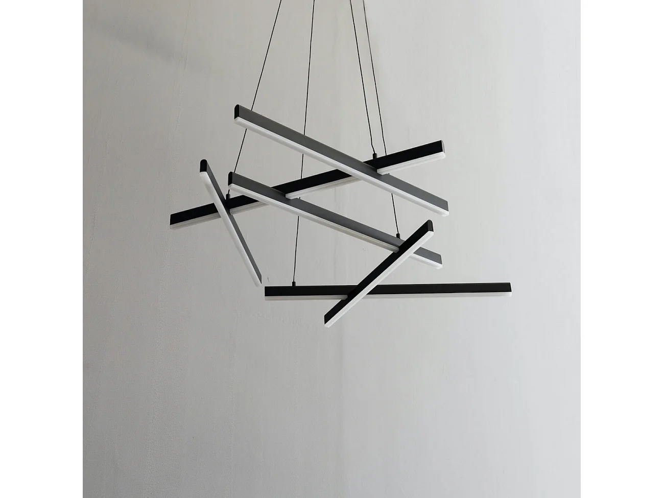 Suspension LED design à barres entrecroisées  - Taranto