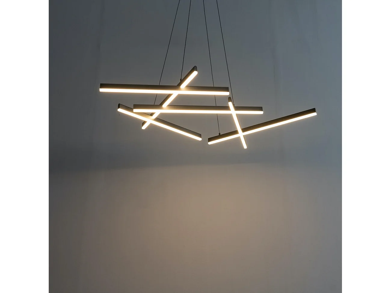 Suspension LED design à barres entrecroisées  - Taranto