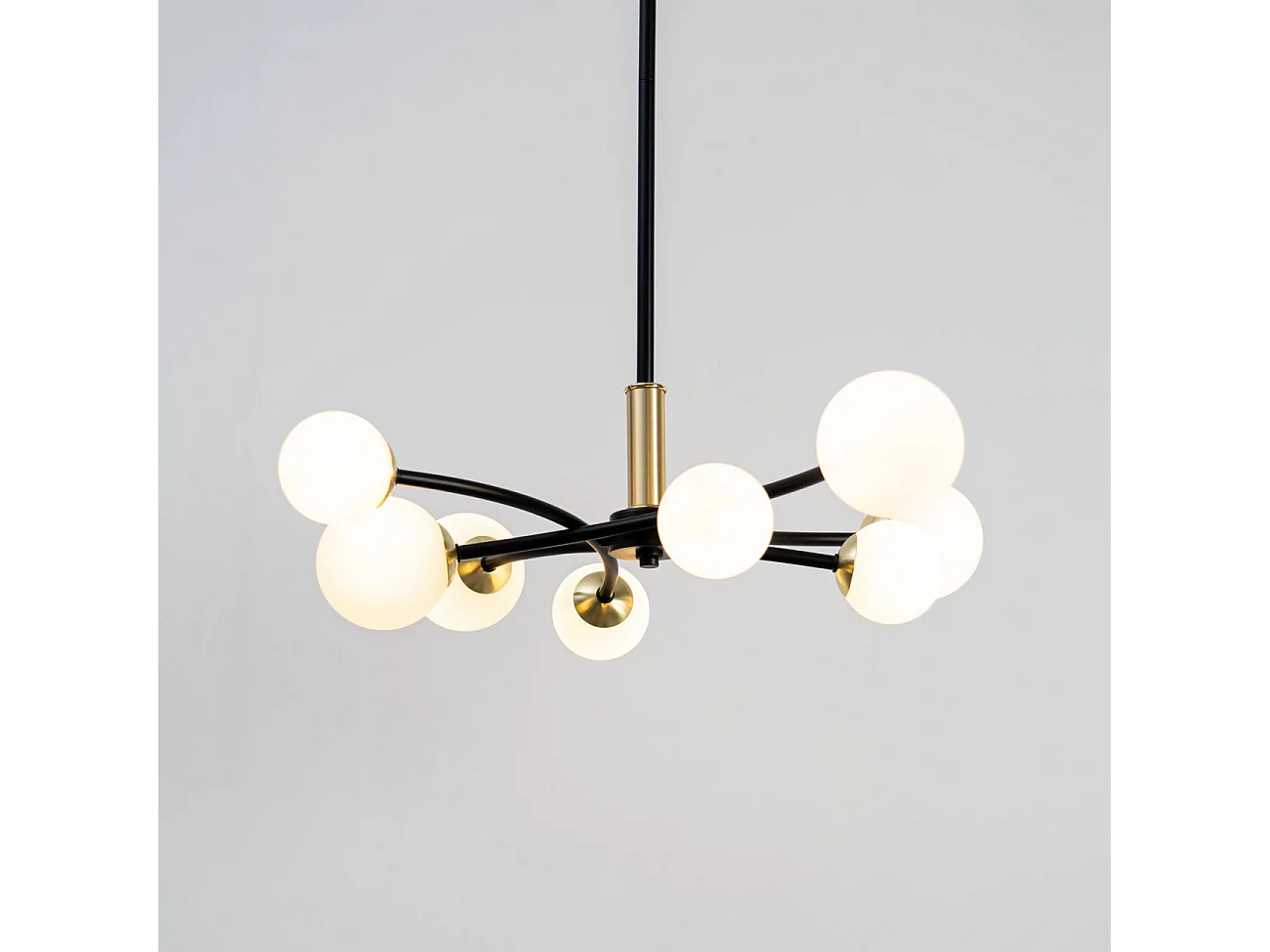 Suspension à bras courbés design noire 8 verres blancs - Azoria