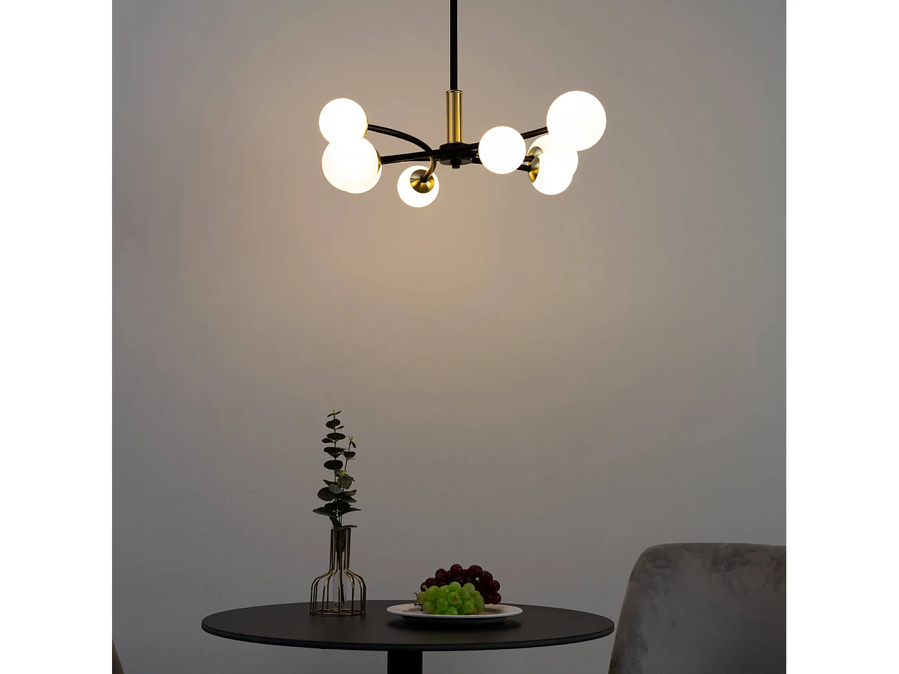 Suspension à bras courbés design noire 8 verres blancs - Azoria