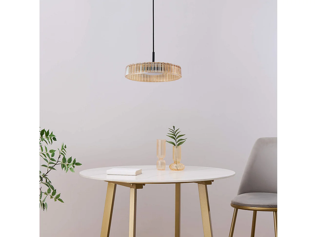 Suspension en verre ambré et cannelé - Damian