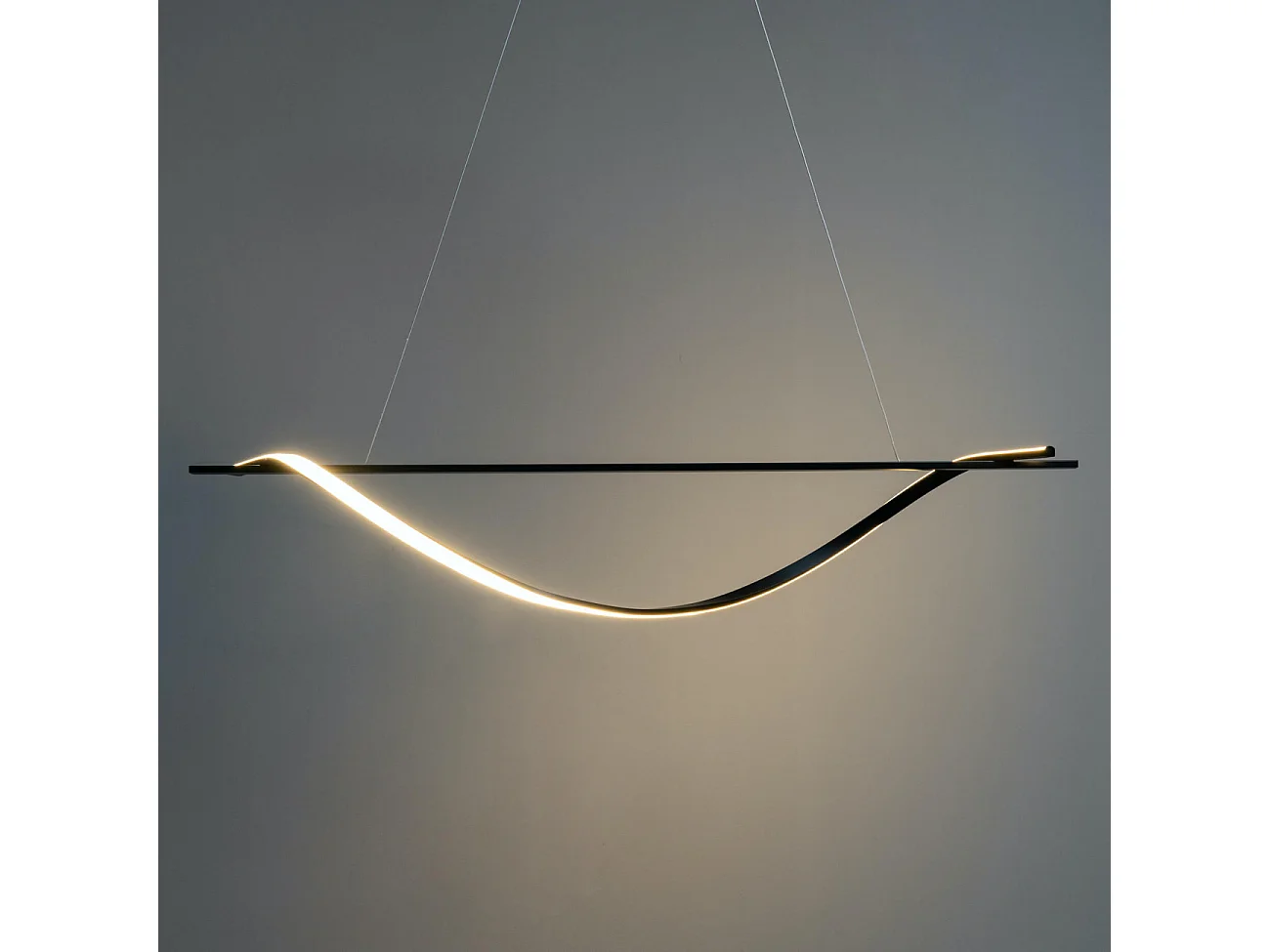 Longue suspension longiligne vague LED noire - Hilda