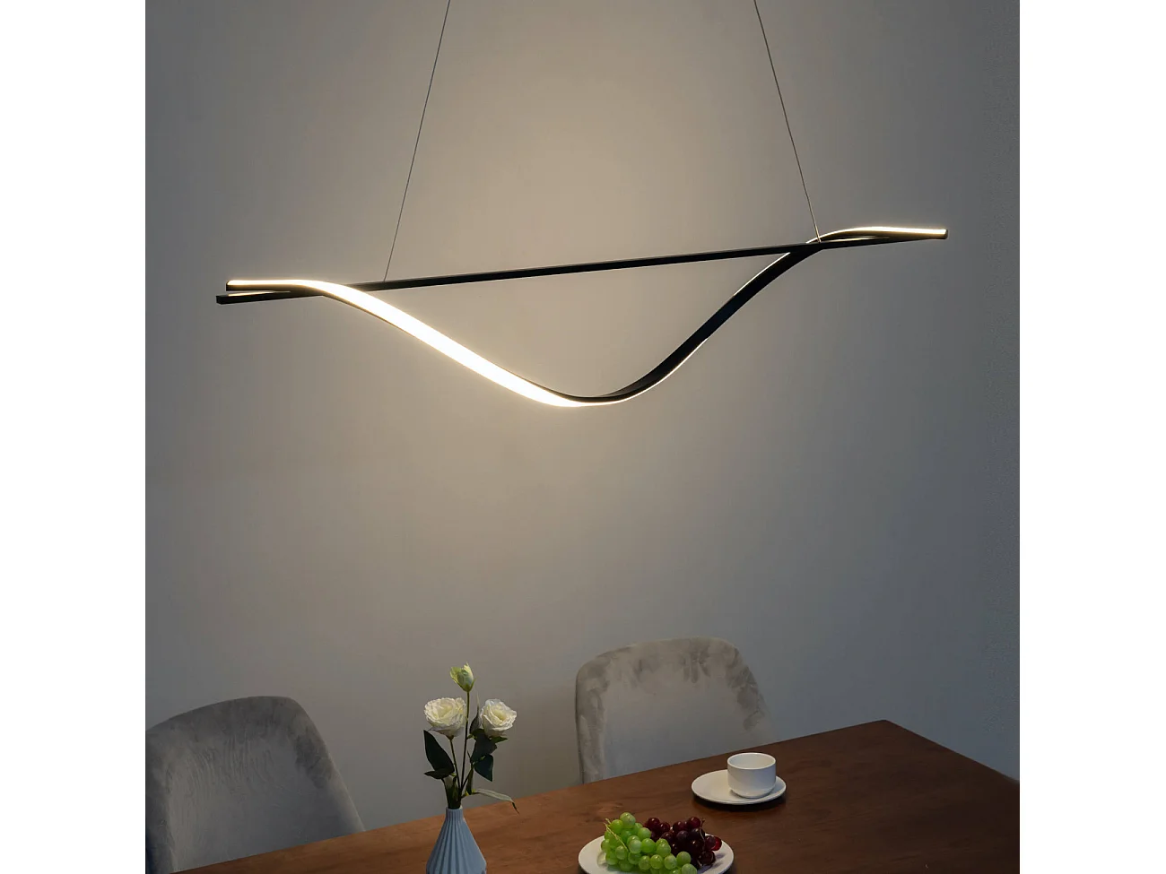 Longue suspension longiligne vague LED noire - Hilda